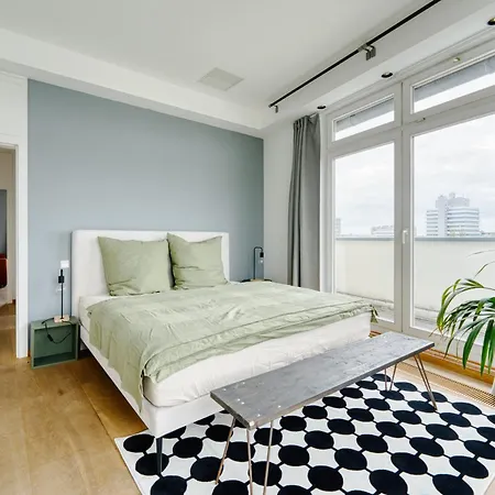 Big Urban Loft - Bis Zu 20 Personen - 180qm - 180 Grad Skyline Balkon Apartment Berlin