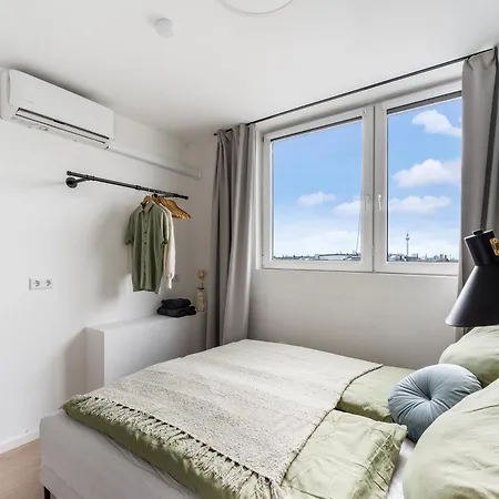 Big Urban Loft - Bis Zu 20 Personen - 180qm - 180 Grad Skyline Balkon Berlin