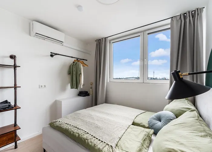 Big Urban Loft - Bis Zu 20 Personen - 180qm - 180 Grad Skyline Balkon Berlin